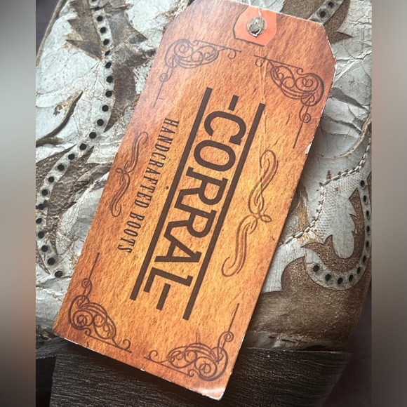 NWT CORRAL WOMEN'S LAZER ANKLE FASHION BOOTIES - SNIP TOE Size 8.5 - Picture 15 of 15